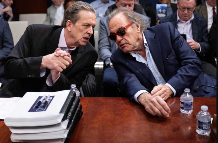 Cineasta Oliver Stone y periodista Rchard Morley continúan pesquisas