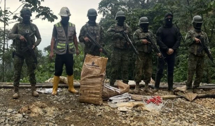 Detienen a treinta peruanos y venezolanos en minería ilegal