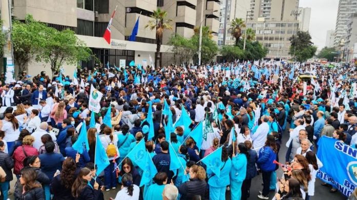 EsSalud inició huelga nacional indefinida 