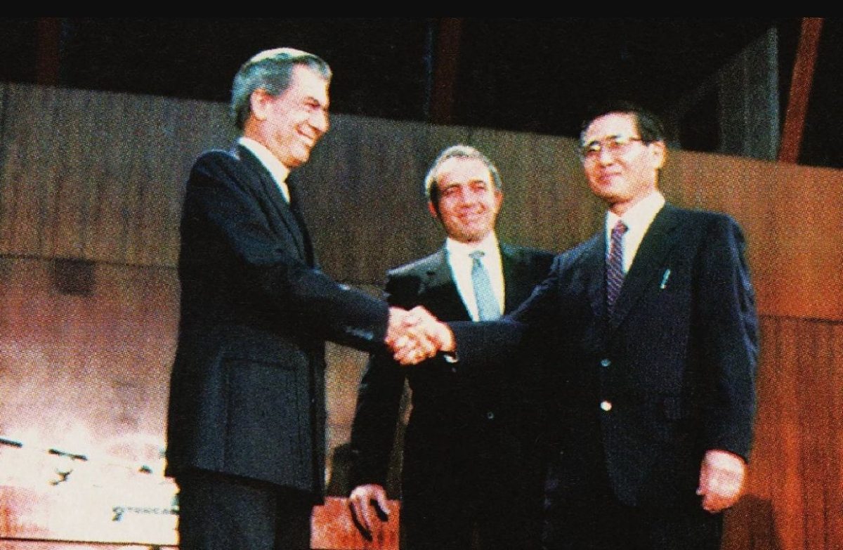 Ingeniero Alberto Fujimori Fujimori y al escritor Mario Vargas Llosa