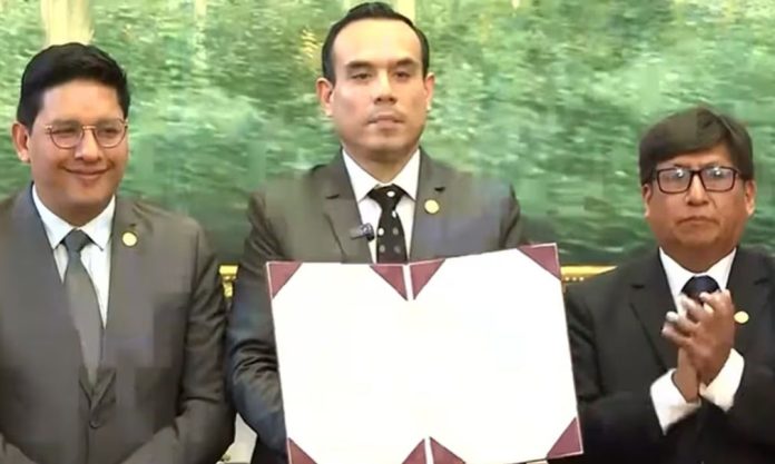 Presidente del Congreso, José Jerí, firmó ley de retiro de AFP Presidente del Congreso, José Jerí, firmó ley de retiro de AFP