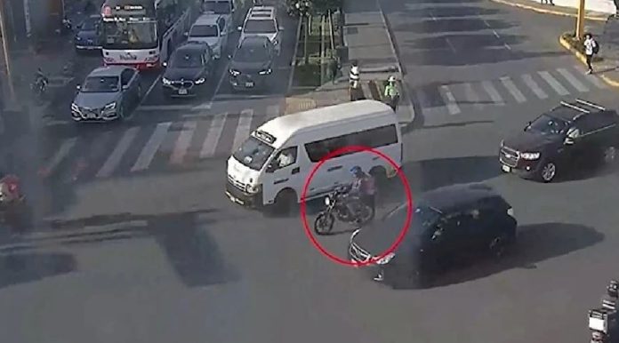 Se le apaga la moto tras robar celular Se le apaga la moto tras robar celular