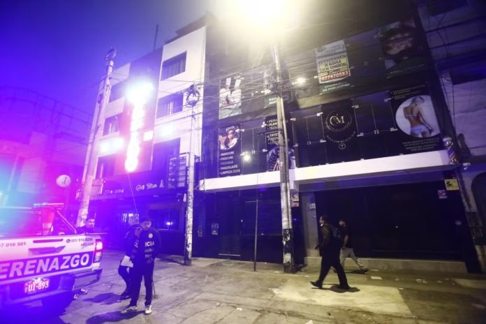 Barbero muere acribillado en la puerta de su trabajo en Los Olivos