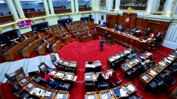 Congreso contrata millonario seguro médico para el periodo 2025-2026