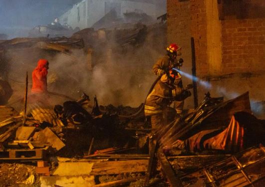 Damnificados por incendio recibirán S 500 Damnificados por incendio recibirán S 500