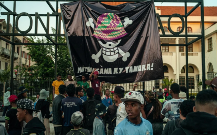 Huye de Madagascar y Ejército toma el poder Huye de Madagascar y Ejército toma el poder