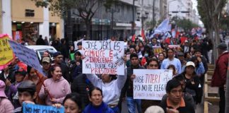 Jóvenes de la “Generación Z” salieron a las calles de Lima para manifestarse