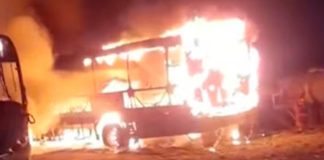 Incendian 5 buses en Puente Piedra