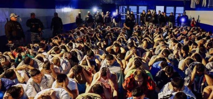 Internos se amotinan en Piedras Gordas por visitas