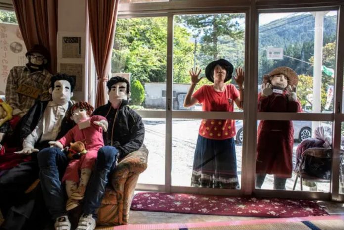 Niagoro, la aldea de muñecos fantasma