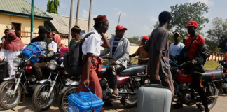Papa llora por rehenes en Nigeria y Camerún