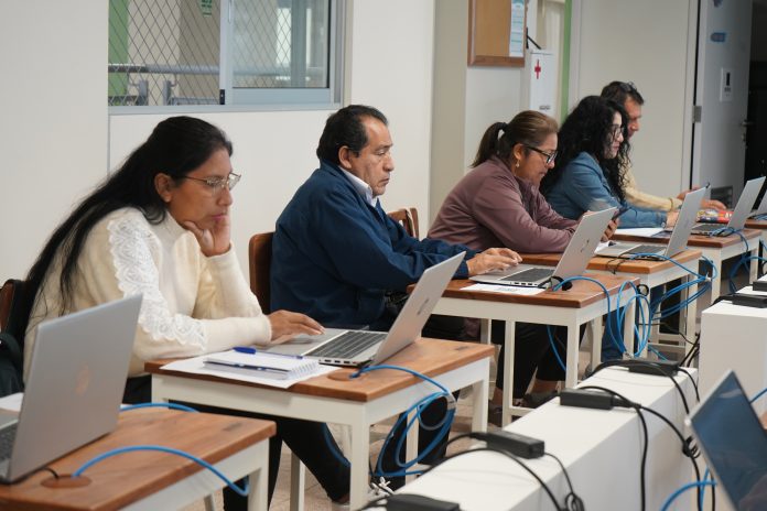 becas para capacitar maestros