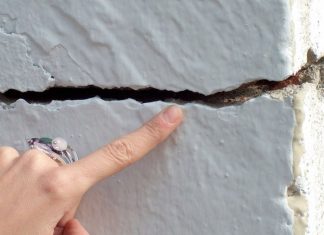 rajaduras en la pared