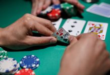Cómo estructurar tus sesiones para progresar al jugar poker desde casa