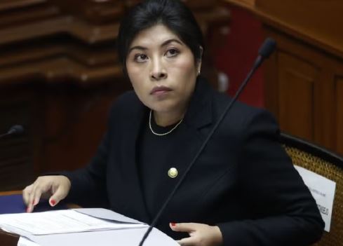 Aprueban investigación contra Betssy Chávez