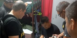 Caen seis polis pidiendo coima