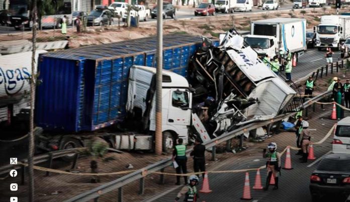 Dos muertos y ocho heridos en choque múltiple en VES