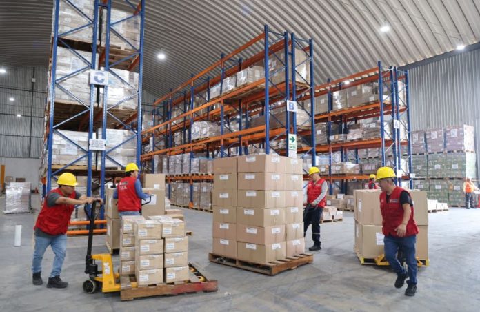 Entregan materiales para año escolar 2026