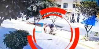 Lo apuñalan delante de su hija