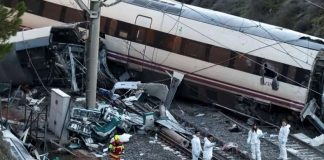 Mueren 40 tras choque de trenes en España