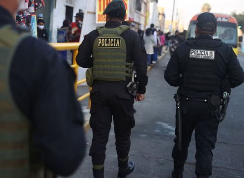 PNP detuvo a menores en San Juan de Lurigancho PNP detuvo a menores en San Juan de Lurigancho