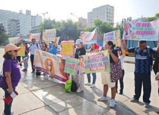 Pacientes con fibrosis quística protestan frente a EsSalud