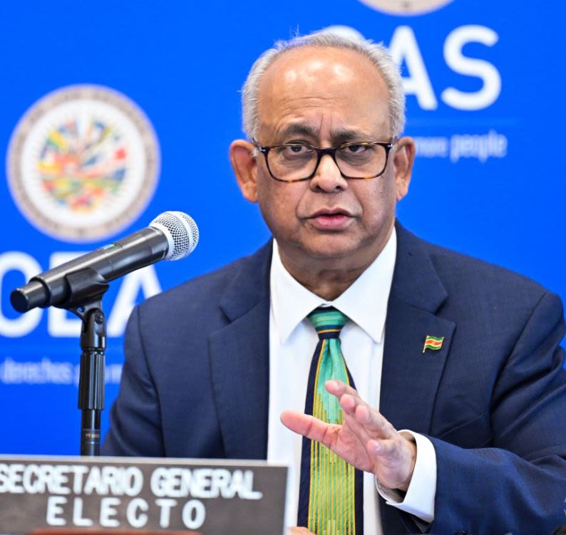presidente del Consejo Permanente de la Organización de Estados Americanos (OEA), Luis Ernesto Vargas