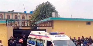 31 muertos en mezquita de Pakistán