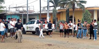 Acribillan a joven frente a su madre