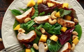 Ensalada de pollo con espinacas y mango Ensalada de pollo con espinacas y mango