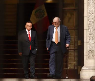 José María Balcázar Zelada recibió ayer al titular del Banco Central de Reserva del Perú, Julio Velarde