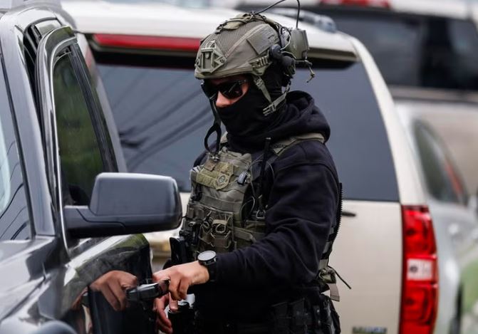 Retiran agentes de Migraciones Retiran agentes de Migraciones