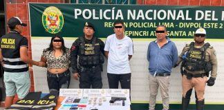 Robaban disfrazados de policías en Santa Anita