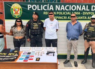 Robaban disfrazados de policías en Santa Anita