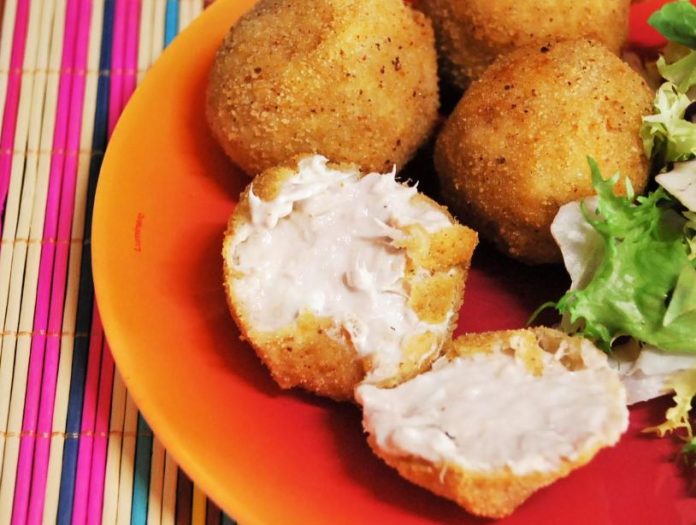 Bolitas rellenas de atún y queso