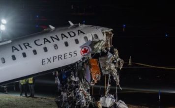 Chocaron avión y camión de bomberos en aeropuerto LaGuardia