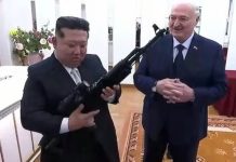 Le regalan un fusil de asalto El presidente de Bielorrusia, Alexander Lukashenko, obsequió al líder norcoreano Kim Jong-un un fusil de asalto