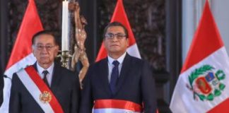 El presidente de la República del Perú, José María Balcázar toma juramento a nuevo ministro de Energía y Minas, Waldir Eloy Ayasta Mechán