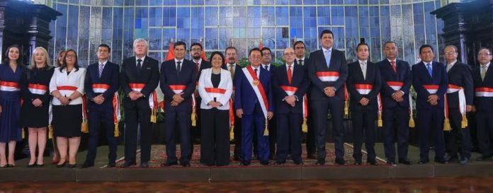 La presidenta del Consejo de Ministros, Denisse Miralles y sus ministros