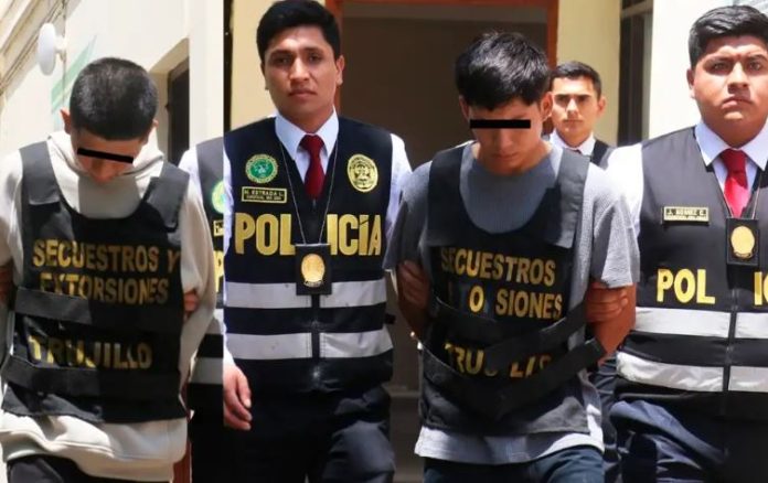 Poli chapa a tres que atacaron a discoteca