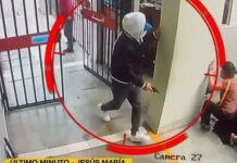 Se le traba el arma a sicario y mujer se salva