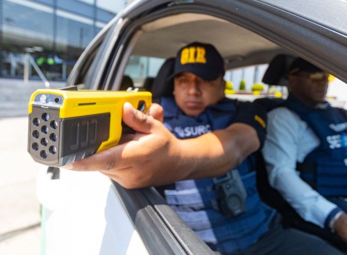 Serenos de Surco ya usan pistolas de electrochoques Serenos de Surco ya usan pistolas de electrochoques