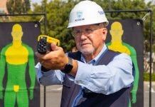 Surco ya usa pistolas de electrochoque