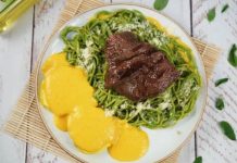 Tallarines verdes con salsa a la huancaína