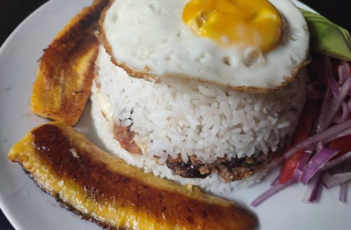 arroz tapado a lo pobre