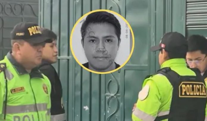 Cae de quinto piso de comisaría y muere