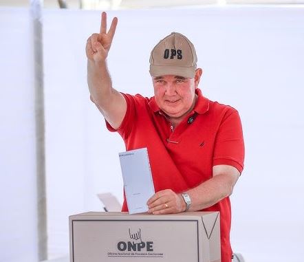 El candidato presidencial por Renovación Popular, Rafael López Aliaga, llegó a ejercer su voto