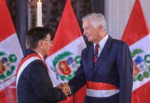 El presidente de la República, José María Balcázar, tomó ayer juramento a Carlos Pareja como nuevo ministro de Relaciones Exteriores