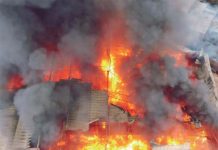 Incendio consume almacén de reciclaje en Puente Piedra