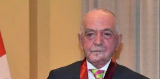 José María Chema Salcedo recibiendo un reconocimiento por su trayectoria